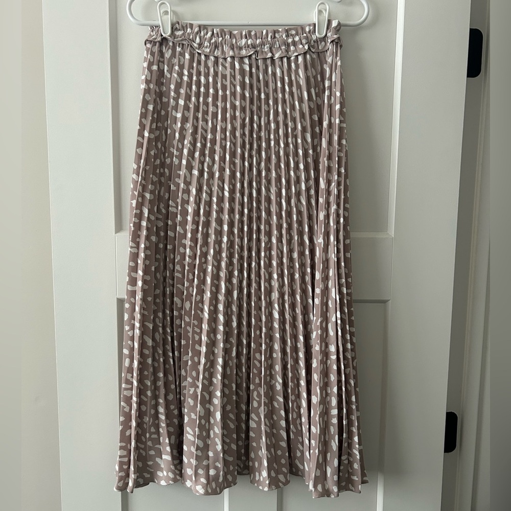 Elegant Polka Dot Pleated Skirt - Picture 6 of 7